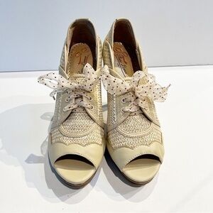 💋Anthropologie Poetic License London heels. Size 38.5 or size 7.5 in US